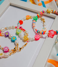 Load image into Gallery viewer, Flower Power Pearl Bracelet