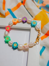 Load image into Gallery viewer, Flower Power Pearl Bracelet